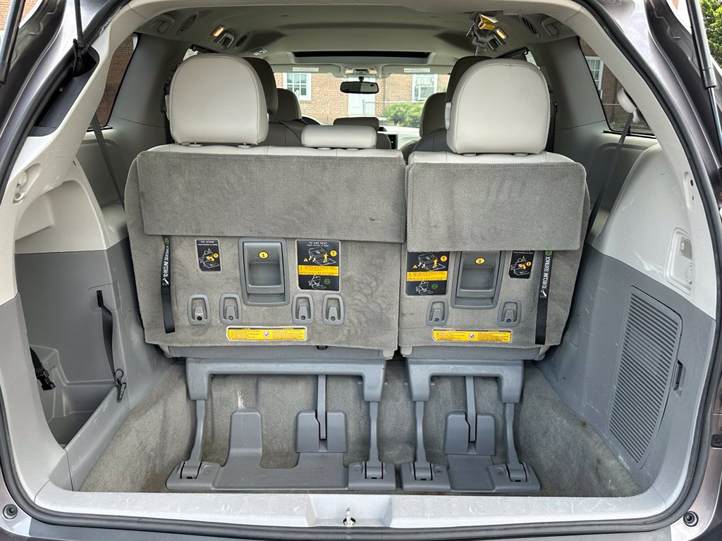 Used 2014 Toyota Sienna XLE FWD image 34