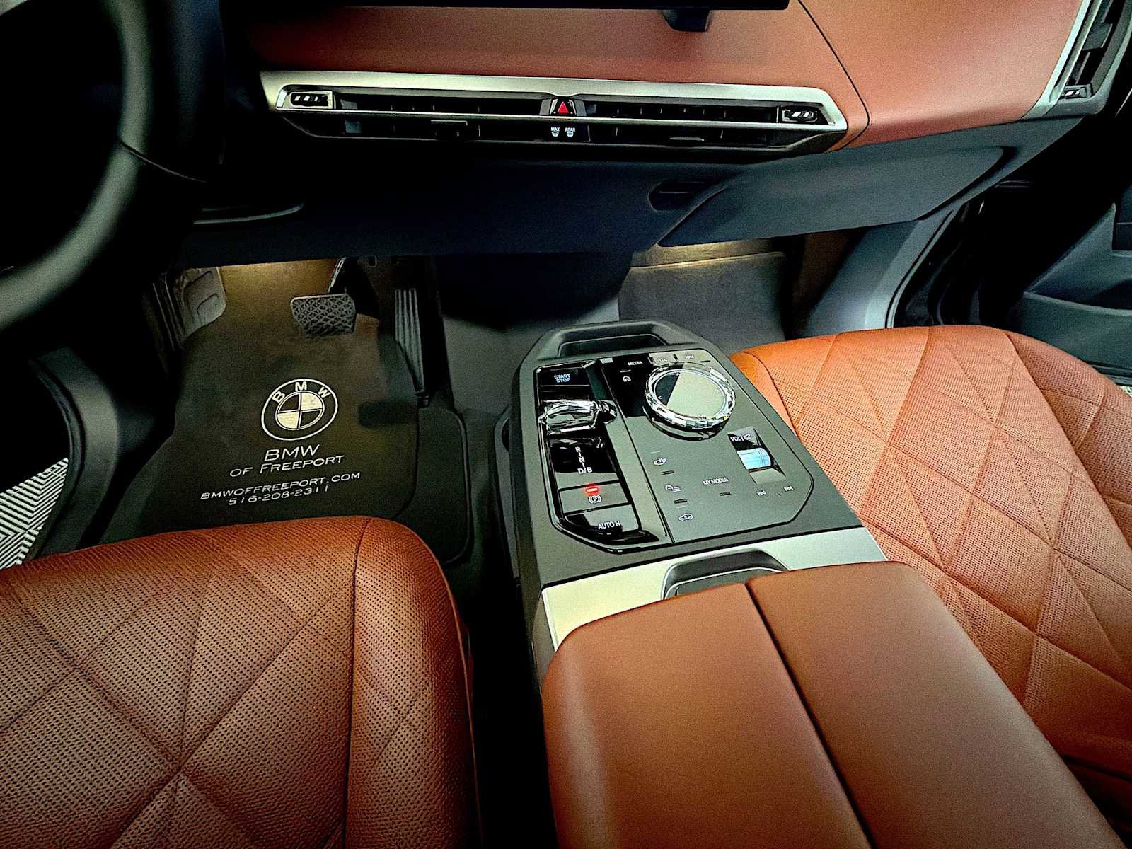 Used 2025 BMW iX M60 w/ Luxury Package image 18