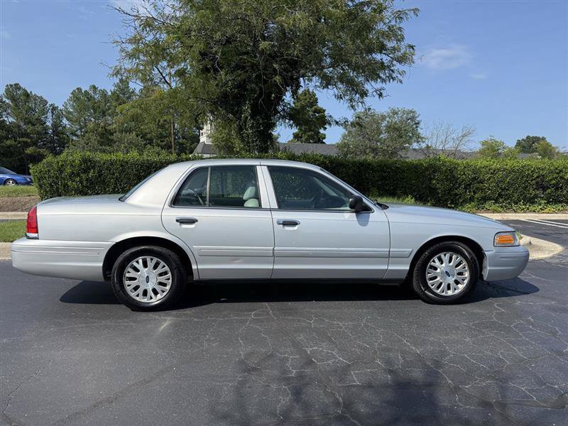 Used 2003 Ford Crown Victoria LX RWD image 7