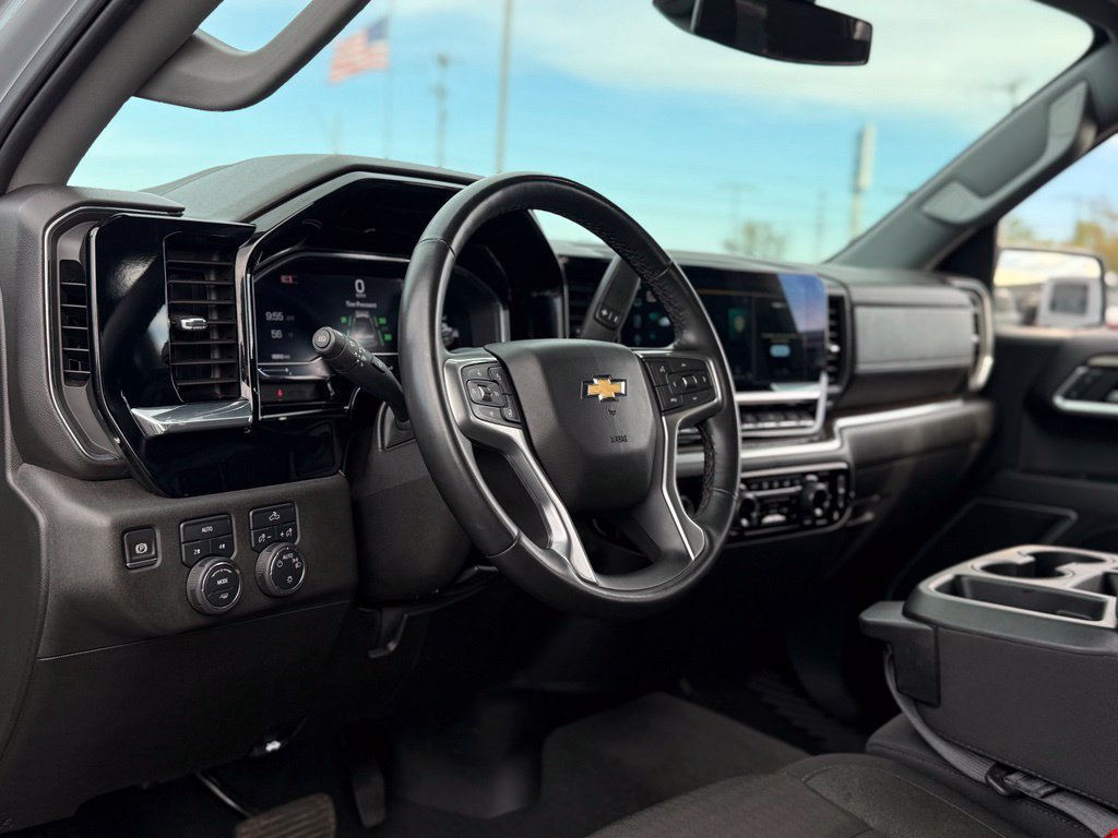 Used 2024 Chevrolet Silverado 1500 LT AWD/4WD image 12