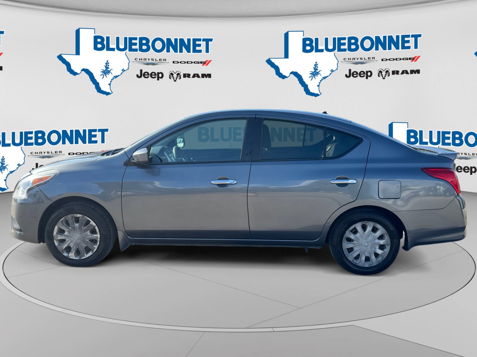 Used 2016 Nissan Versa SV FWD image 8