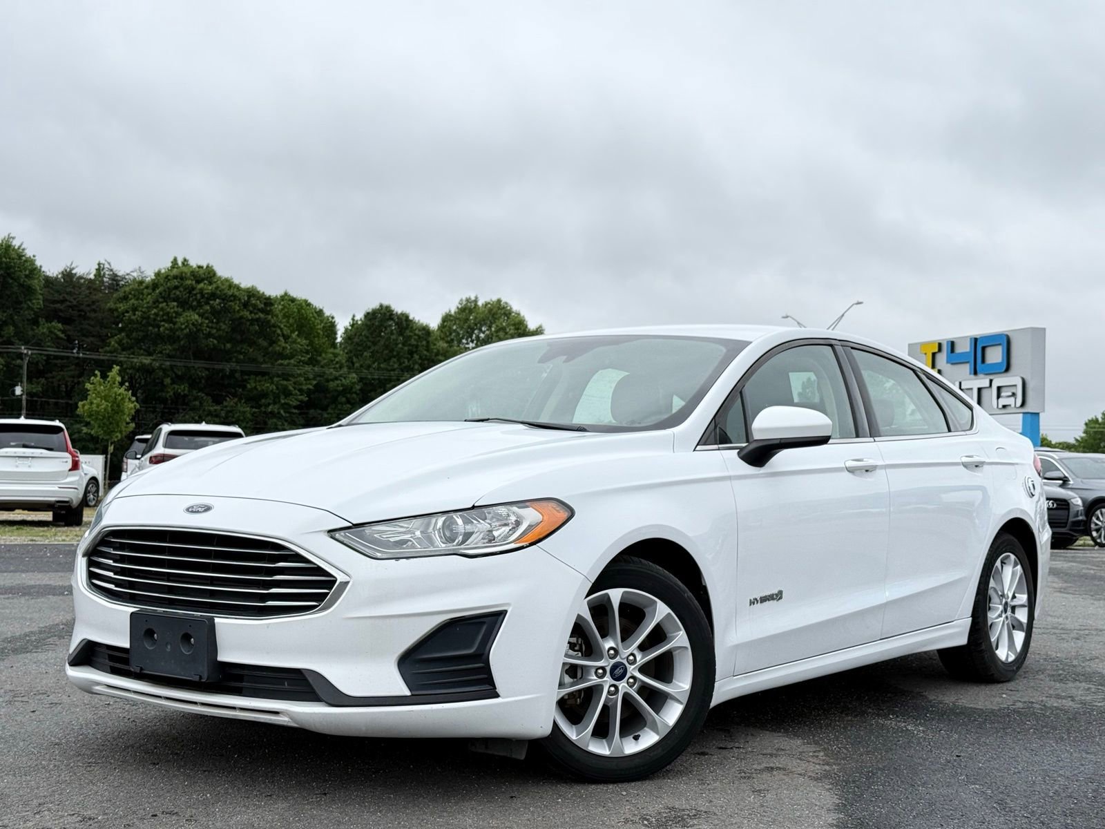 Used 2019 Ford Fusion SE FWD image 4