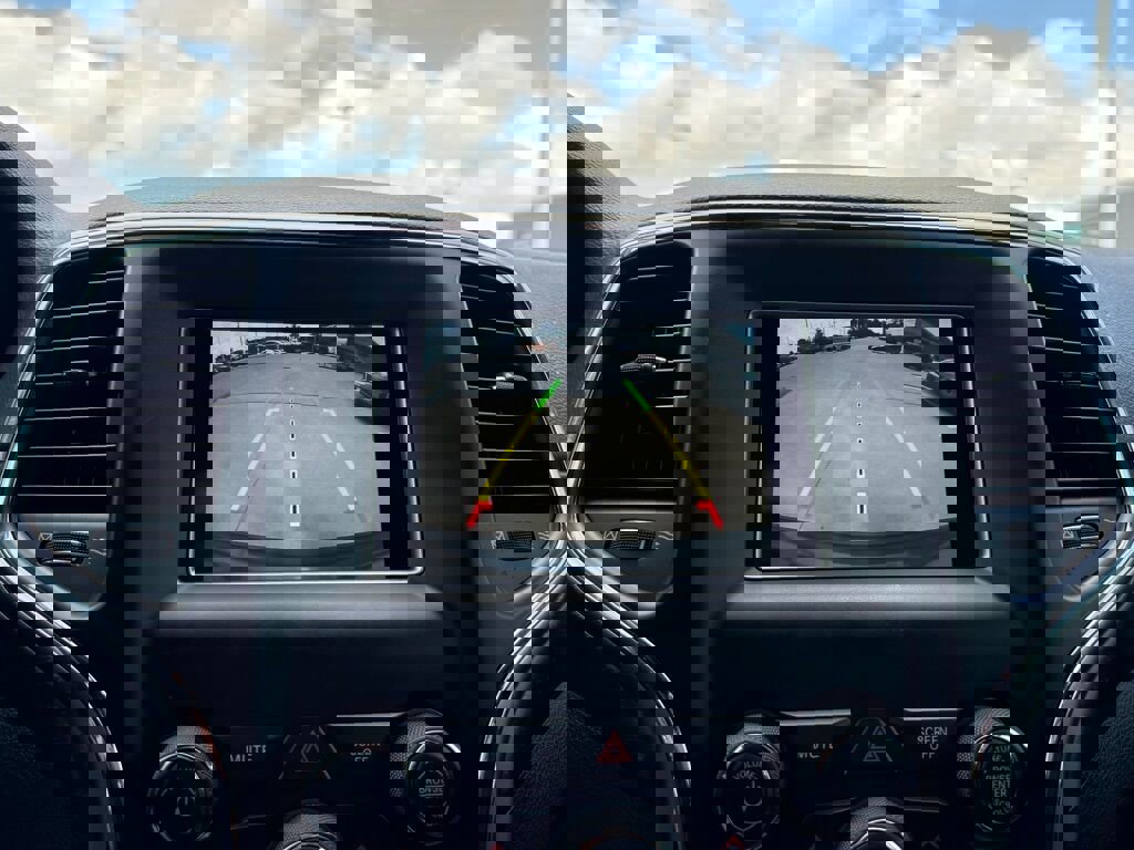 Used 2018 Jeep Grand Cherokee Laredo image 28