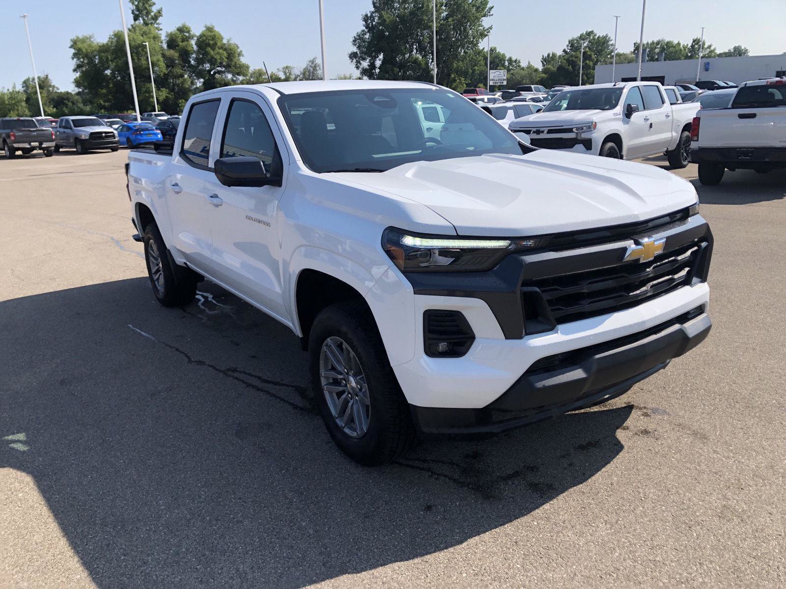 Used 2026 Chevrolet Colorado LT w/ LT Convenience Package AWD/4WD image 12