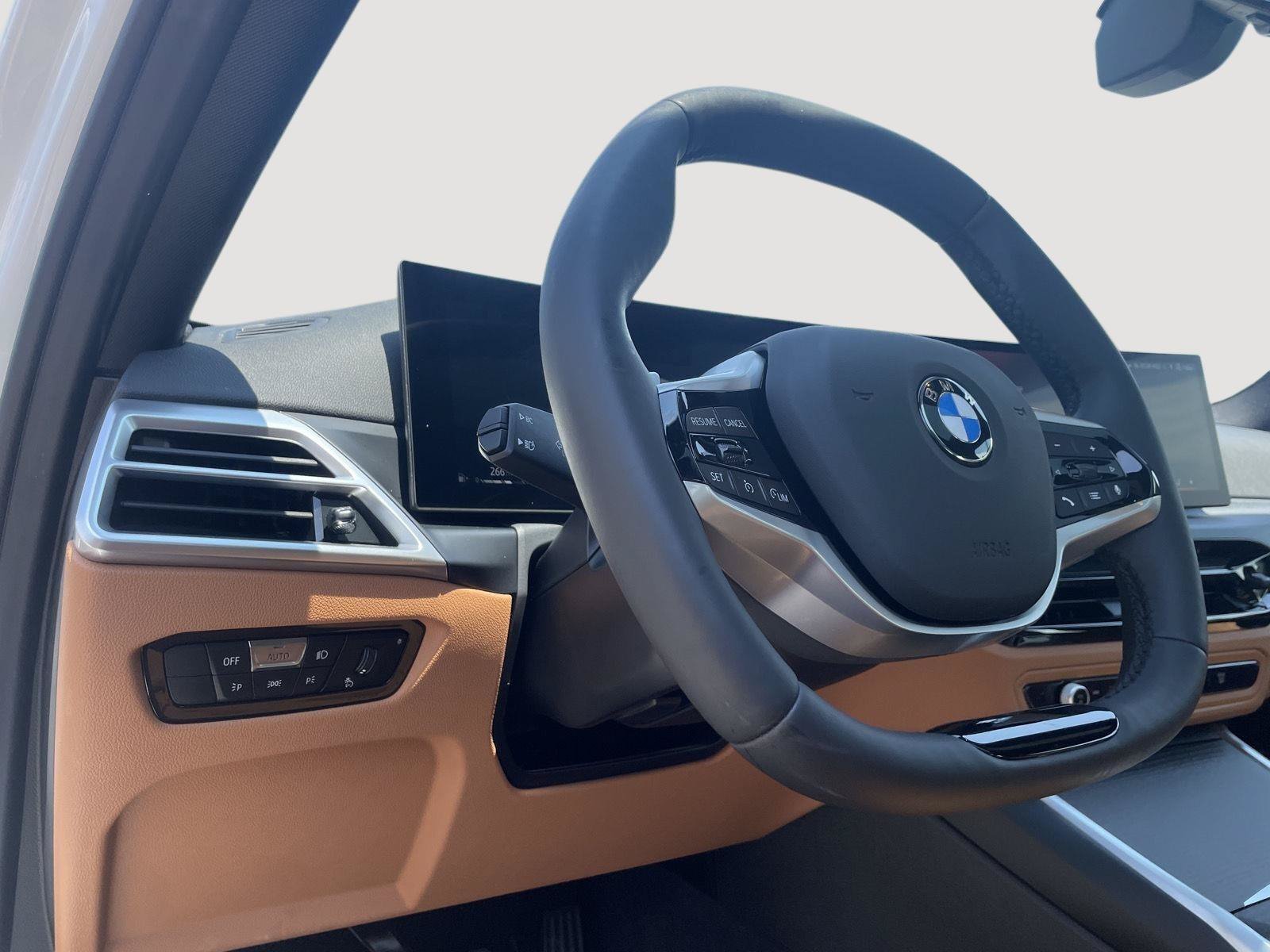 Used 2025 BMW 330i xDrive Sedan w/ Premium Package AWD/4WD image 18