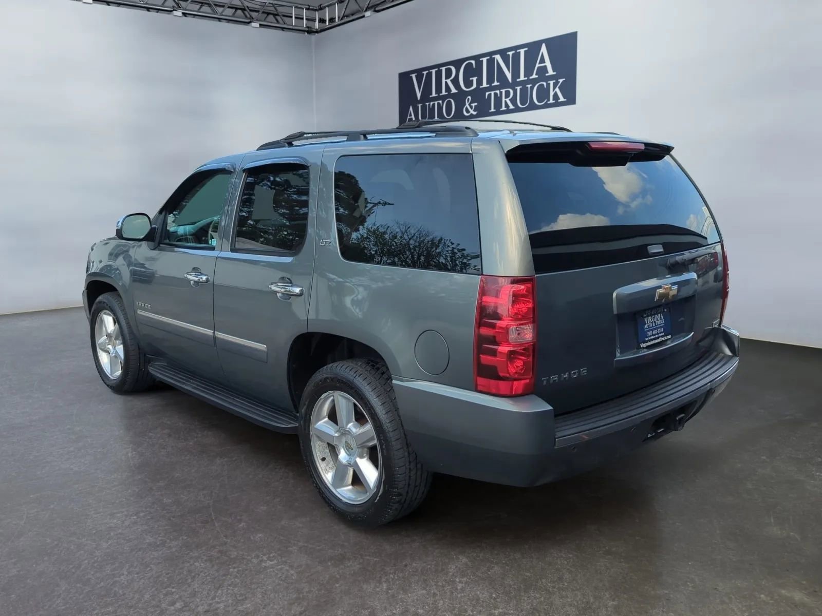 Used 2011 Chevrolet Tahoe LTZ RWD image 10