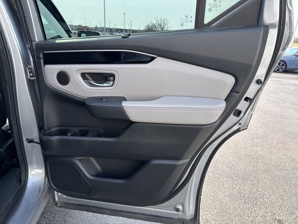 Used 2025 Honda Pilot EX-L image 35