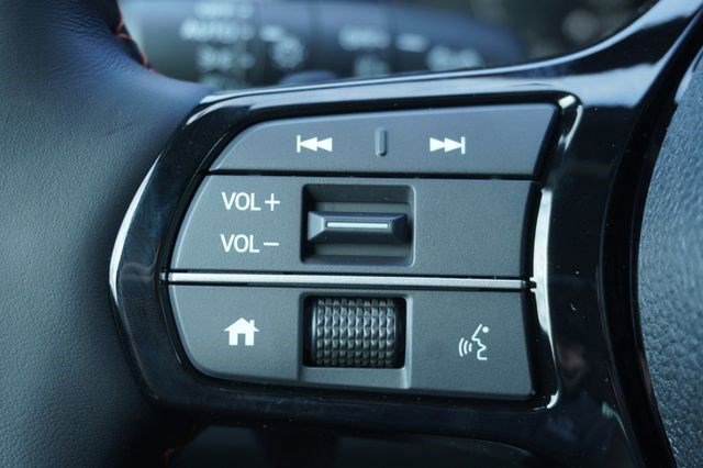 Used 2025 Honda Pilot TrailSport image 17