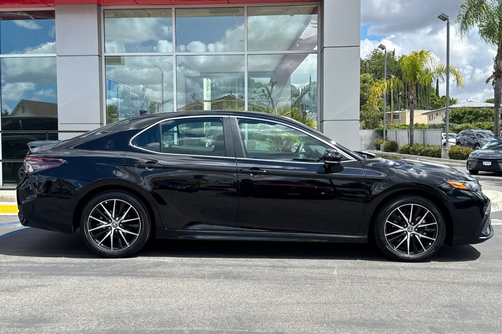 Certified 2024 Toyota Camry SE image 4