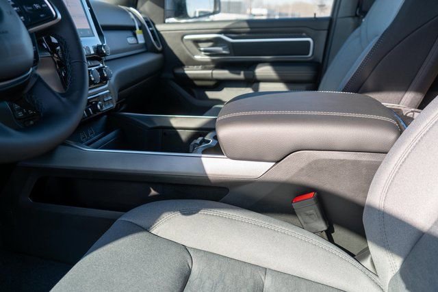 New 2026 RAM 1500 4x4 Crew Cab image 15