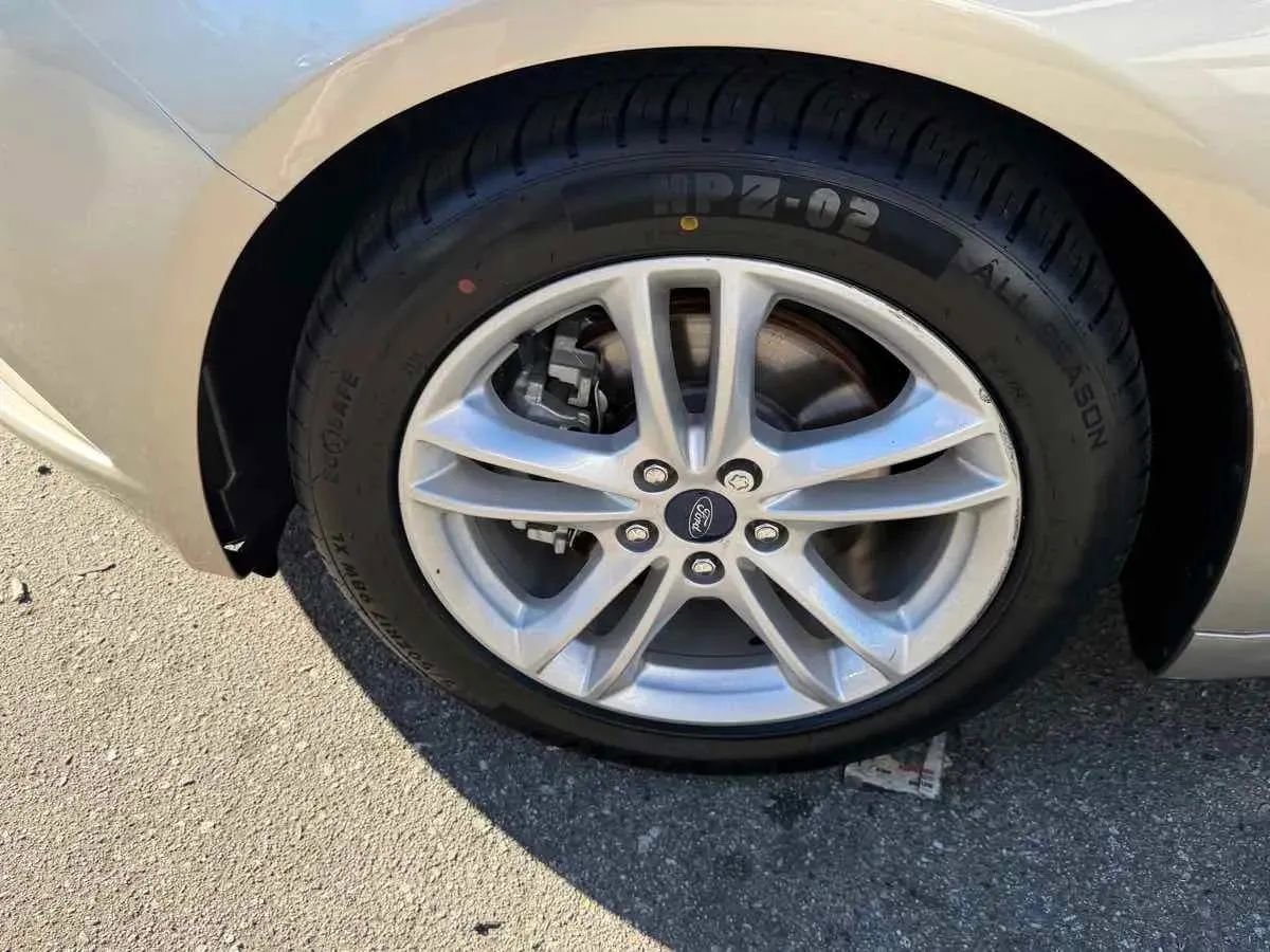 Used 2018 Ford Fusion SE FWD image 7