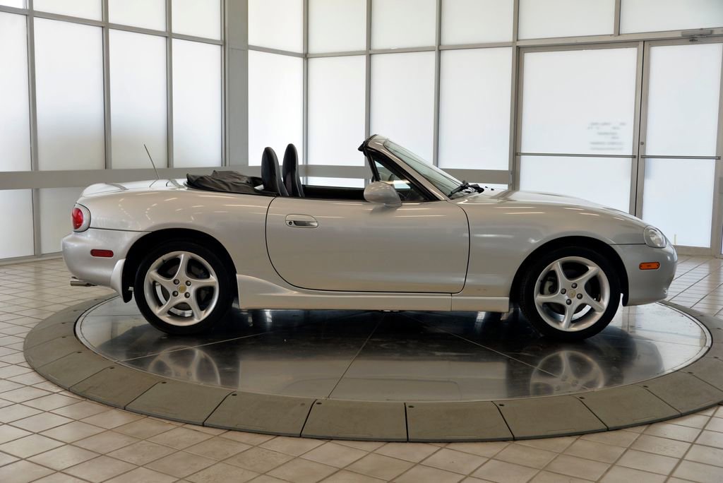Used 2003 MAZDA MX-5 Miata RWD image 9