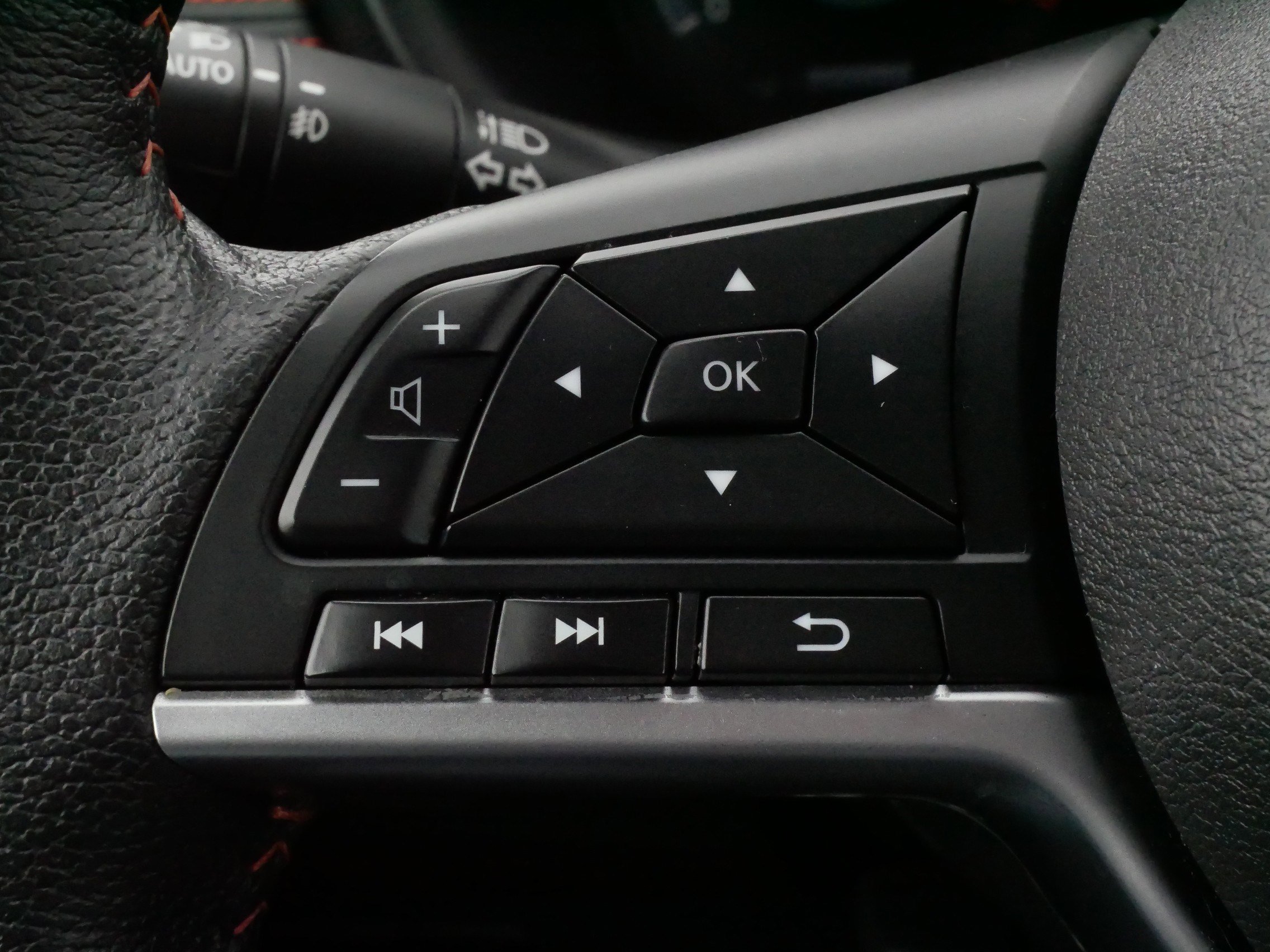 Used 2021 Nissan Kicks SR w/ SR Premium Package image 26