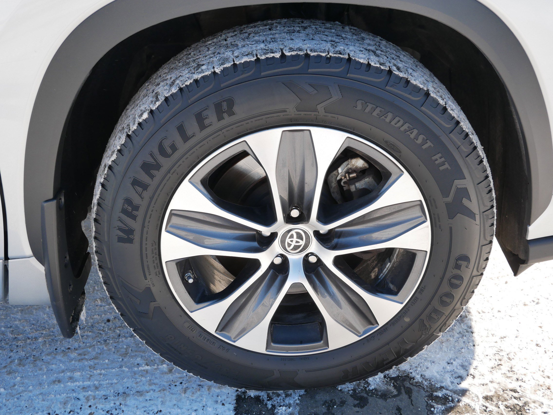 Used 2020 Toyota Highlander XLE image 15