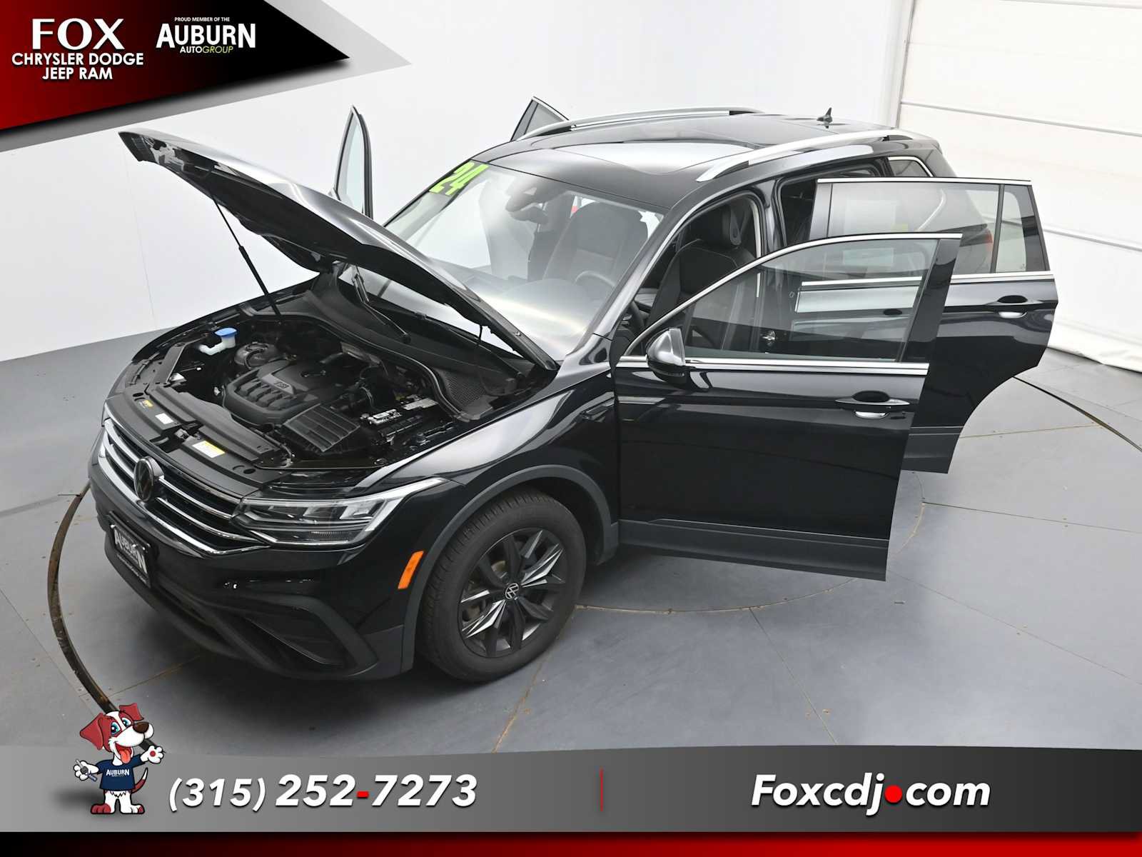Used 2024 Volkswagen Tiguan SE w/ Panoramic Sunroof Package AWD/4WD image 37