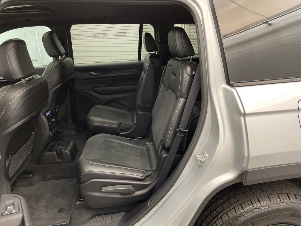New 2025 Jeep Grand Cherokee L Altitude RWD image 17
