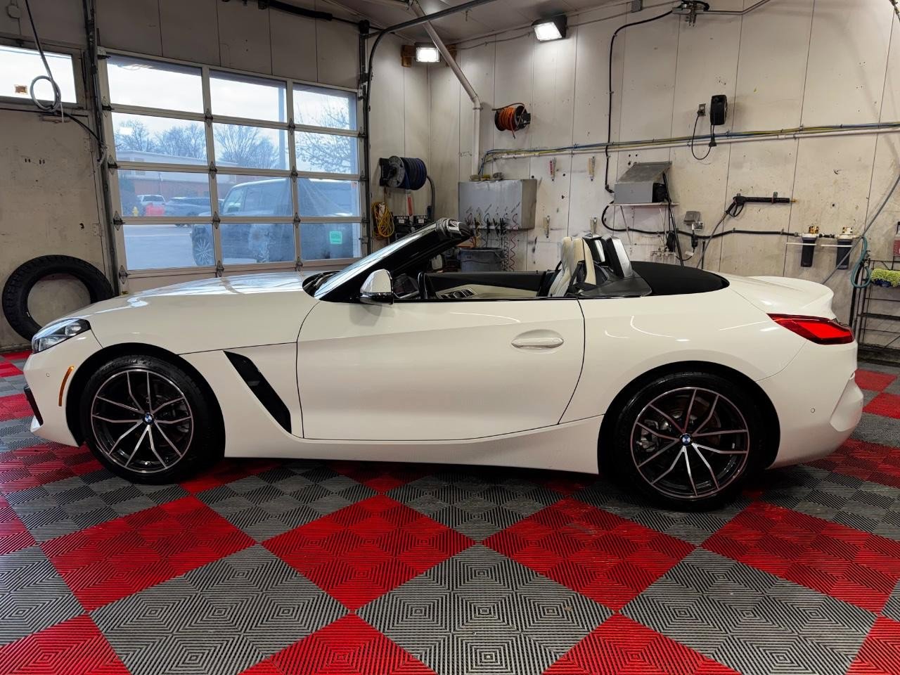 Used 2020 BMW Z4 sDrive30i w/ Convenience Package image 11