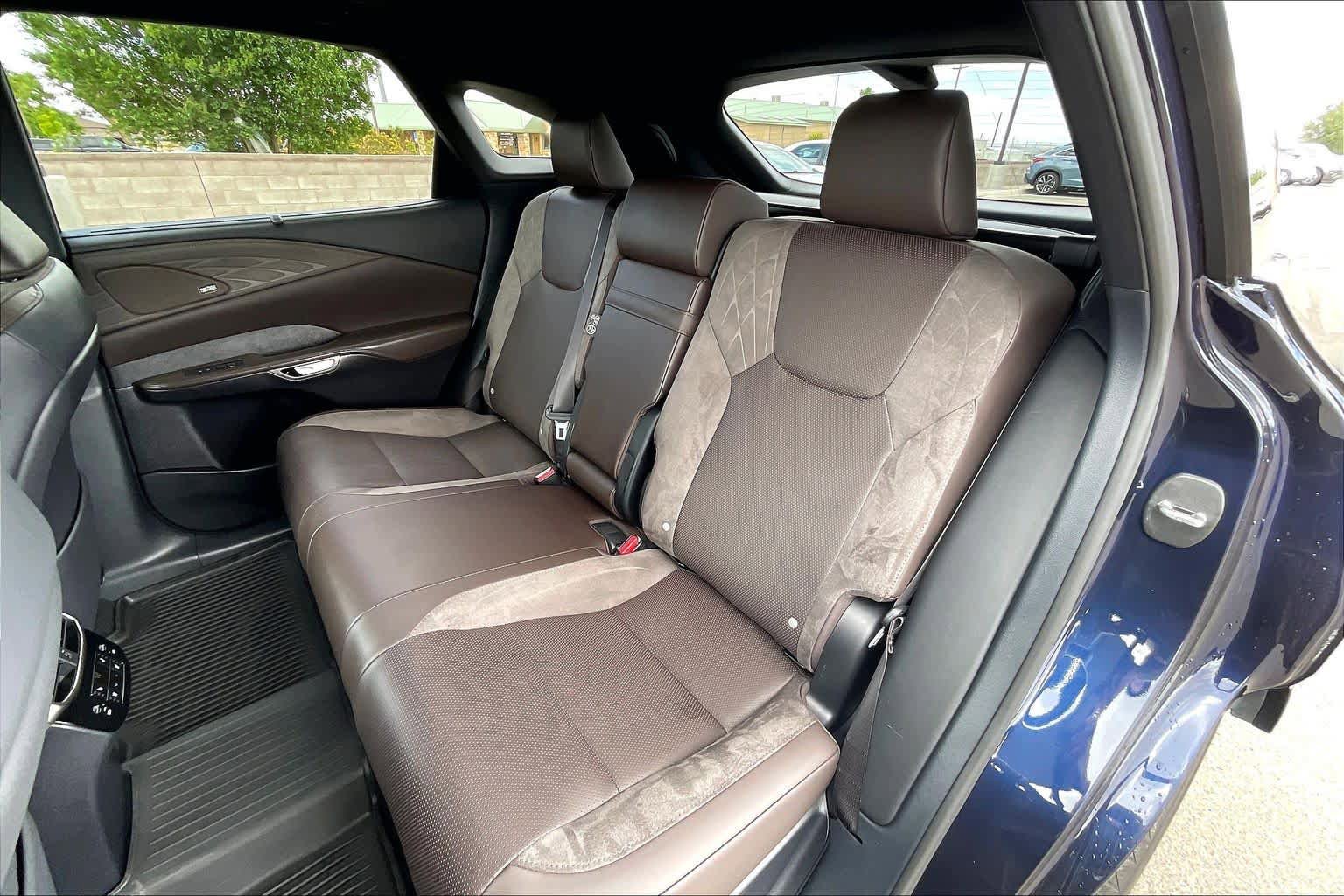 Used 2025 Lexus RX 450h AWD w/ Convenience Package image 19