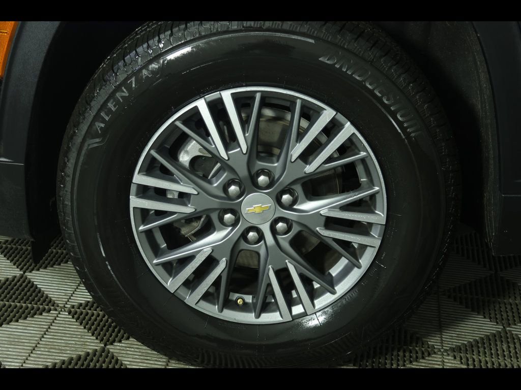 Used 2025 Chevrolet Traverse LT image 10