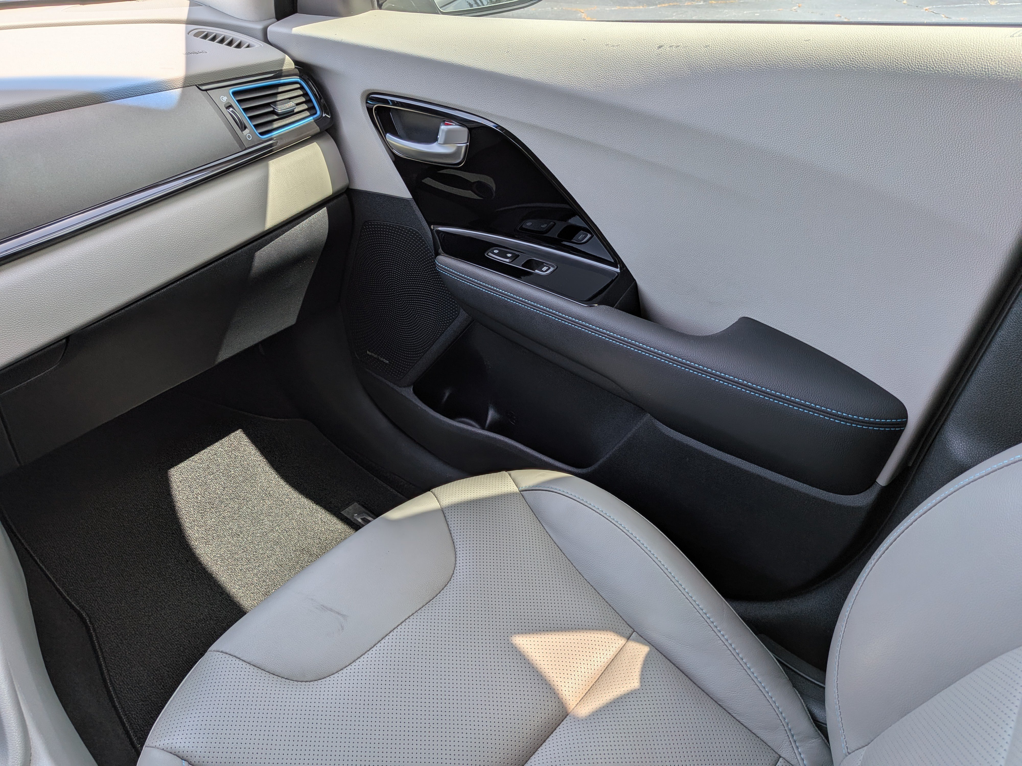 Used 2019 Kia Niro Touring w/ Paint Protection Film Package FWD image 15