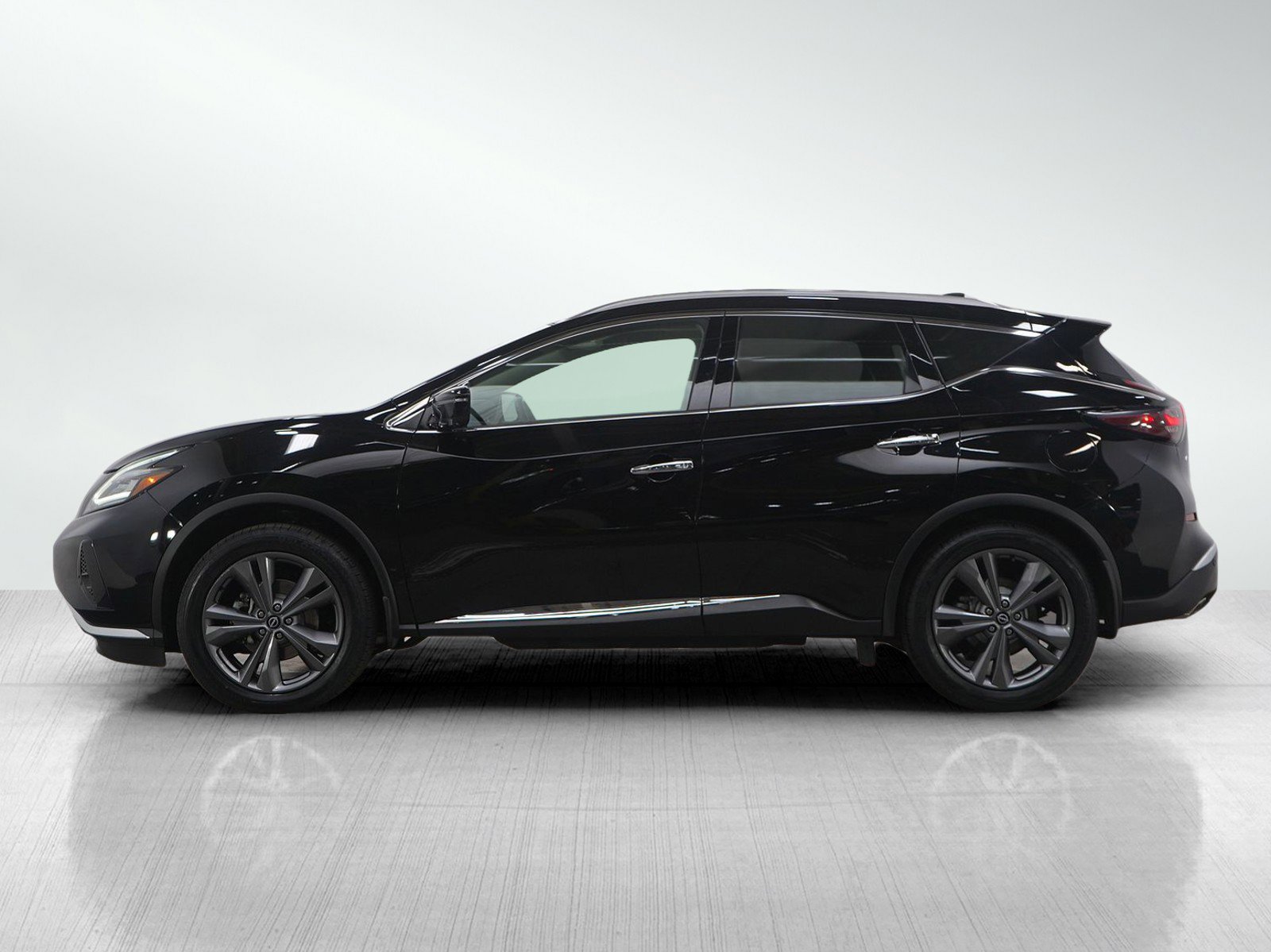 Used 2023 Nissan Murano Platinum image 2