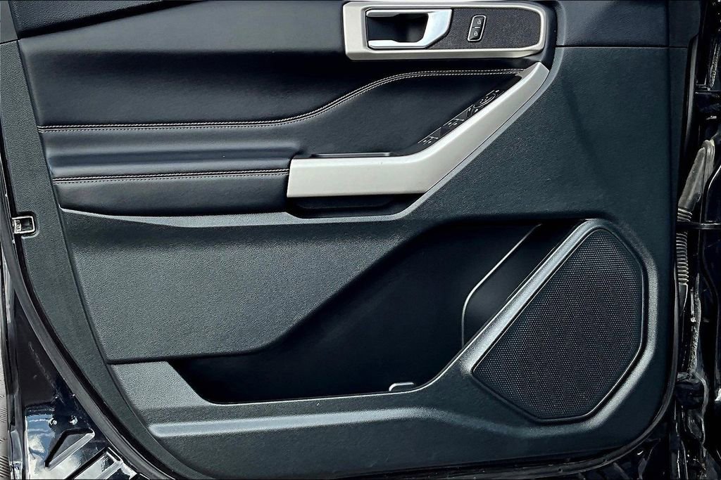 Used 2023 Ford Explorer XLT w/ Equipment Group 202A image 18