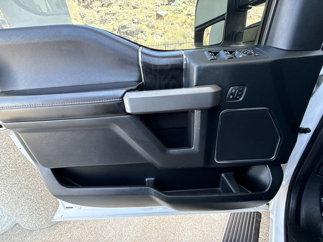 Used 2019 Ford F150 Platinum w/ Equipment Group 701A Luxury AWD/4WD image 20