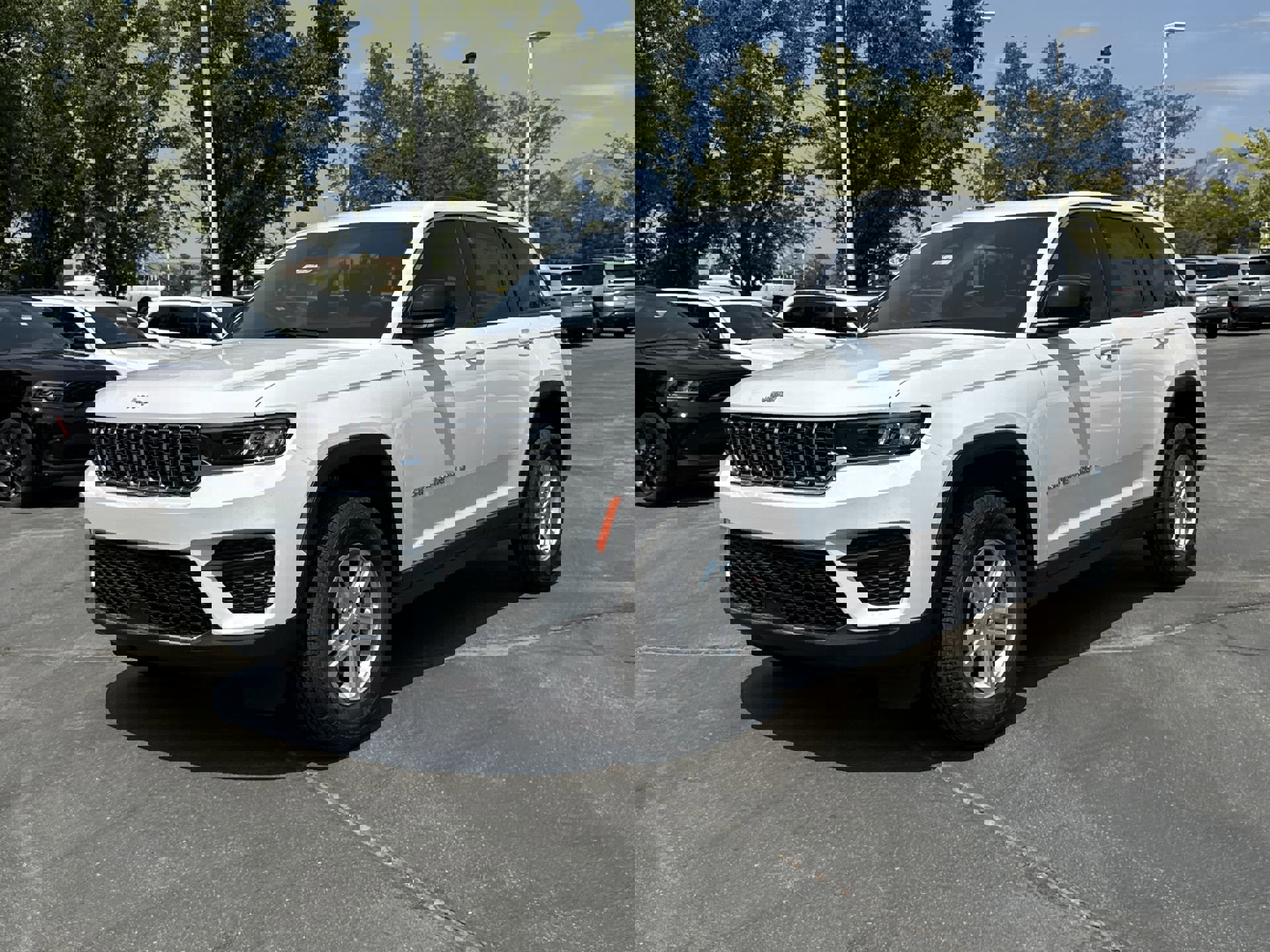 New 2025 Jeep Grand Cherokee Laredo w/ Trailer Tow Package