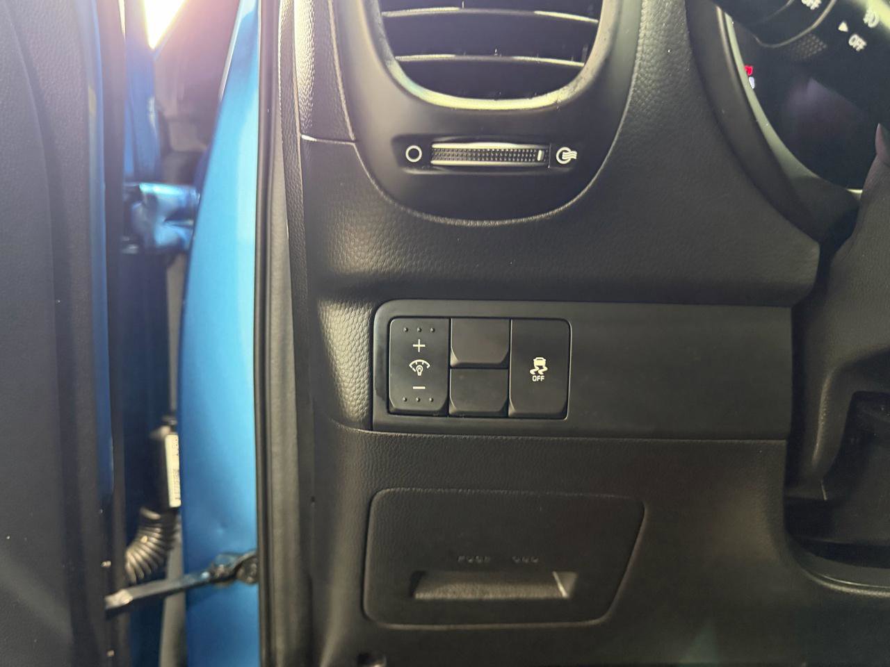 Used 2016 Kia Soul + w/ Designer's Package FWD image 32