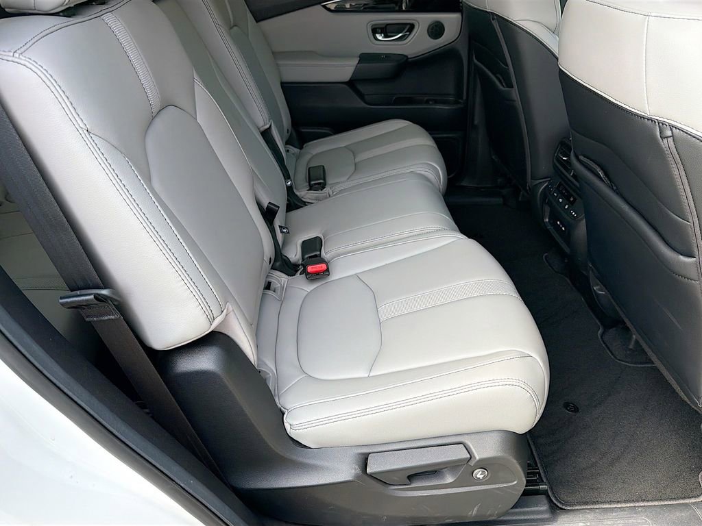 Used 2025 Honda Pilot EX-L image 33
