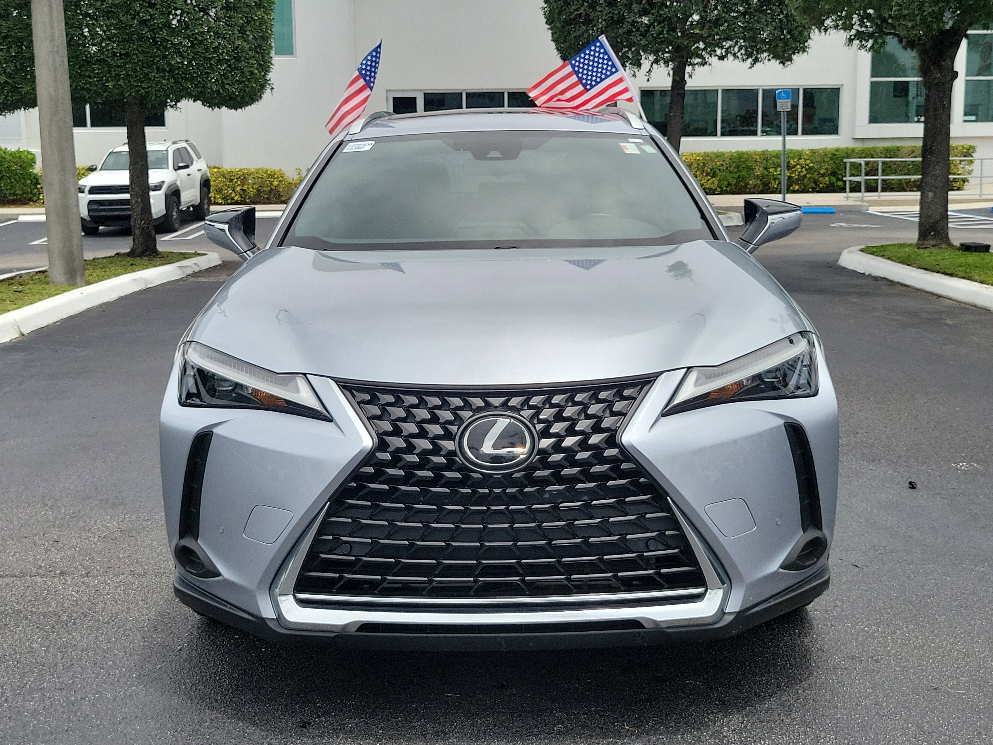 Used 2023 Lexus UX 250h FWD image 4