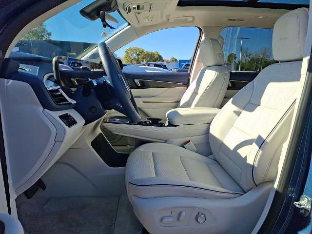 Used 2026 Buick Enclave Avenir w/ Super Cruise Package AWD/4WD image 2