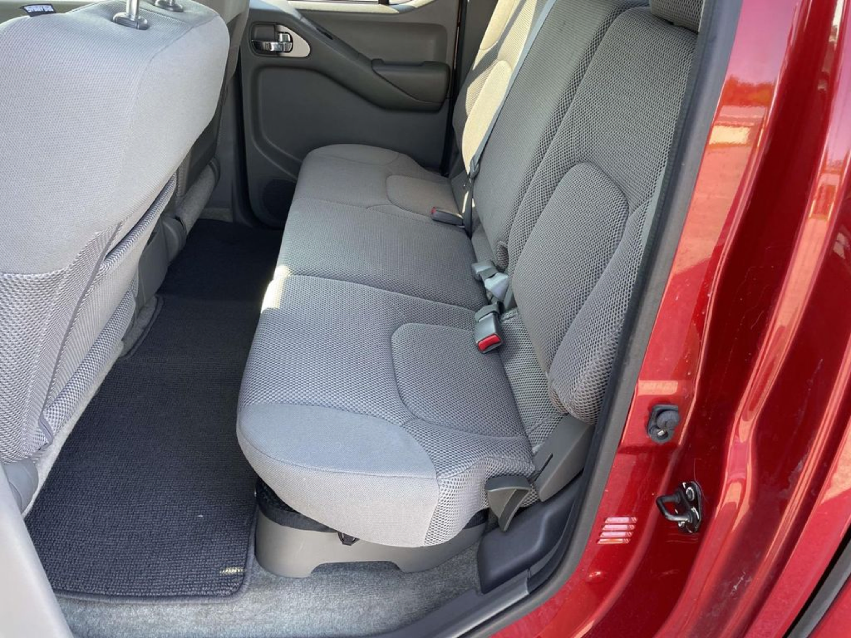 Used 2014 Nissan Frontier SV w/ SV Value Truck Package RWD image 12