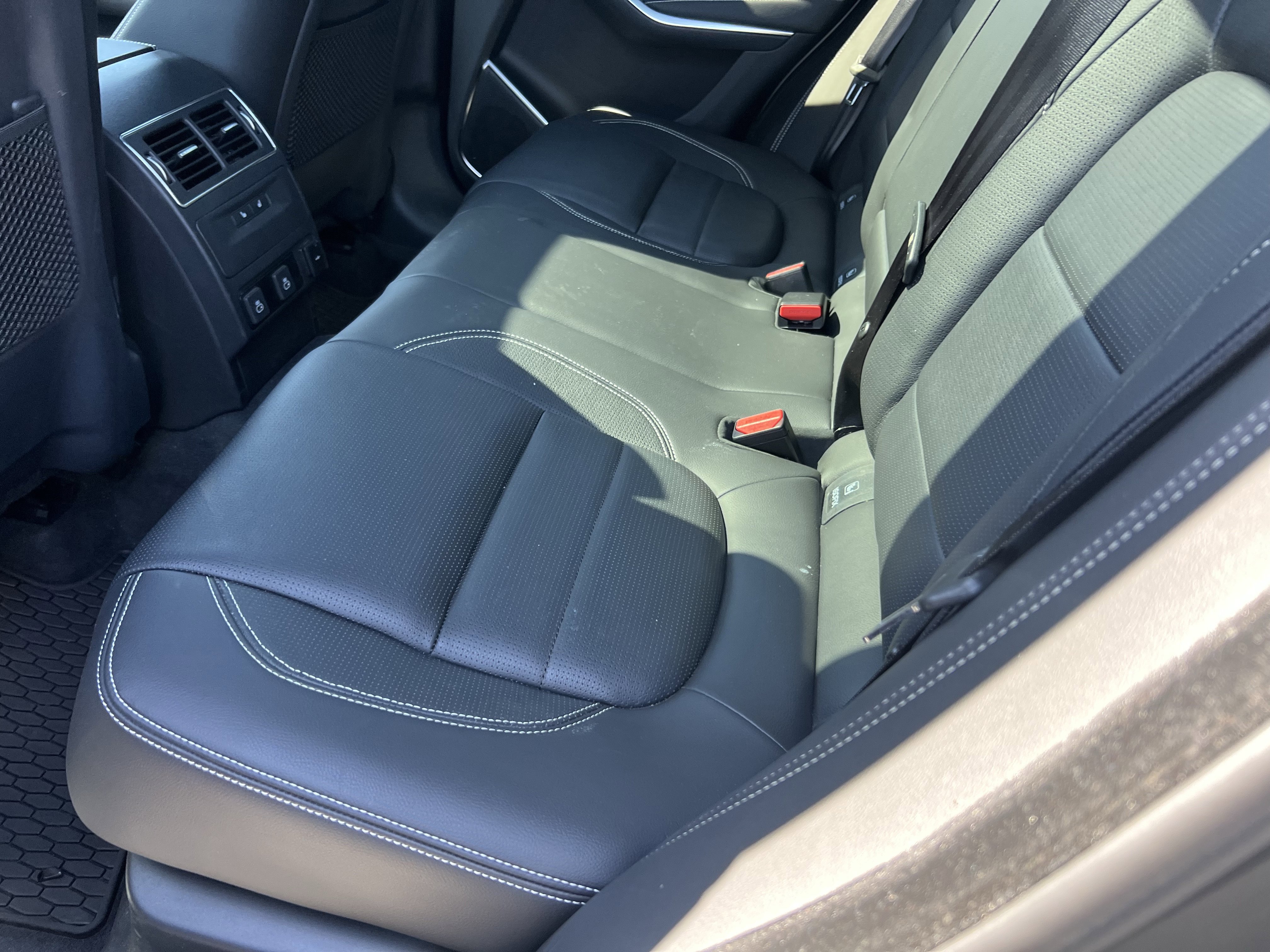 Certified 2025 Jaguar F-PACE R-Dynamic S image 30