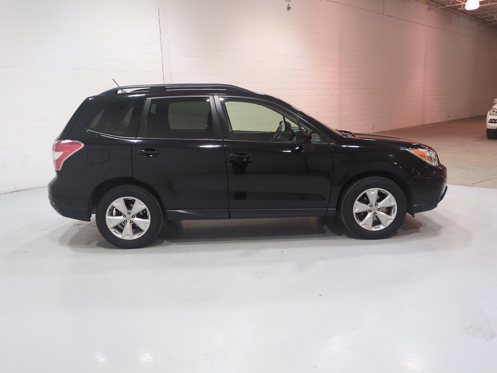 Used 2015 Subaru Forester 2.5i Premium w/ All-Weather Package AWD/4WD image 2