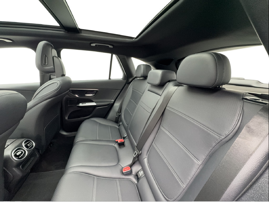Used 2025 Mercedes-Benz GLC 300 image 26