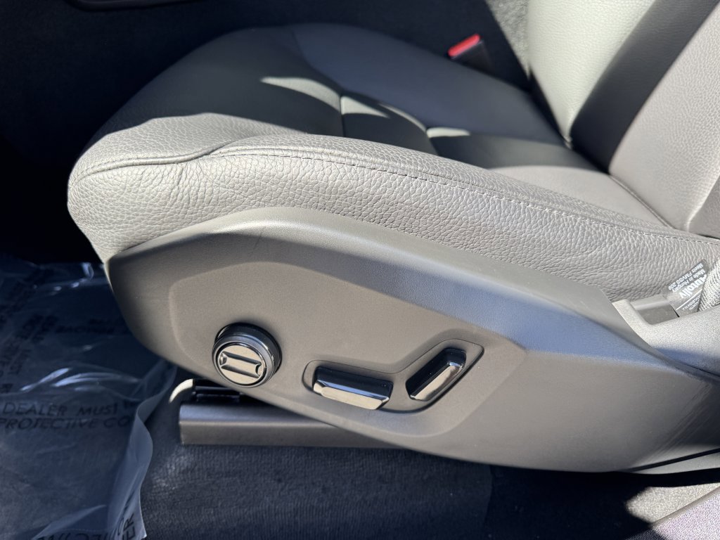 Used 2024 Volvo XC90 T8 Core w/ Protection Package Premier image 33