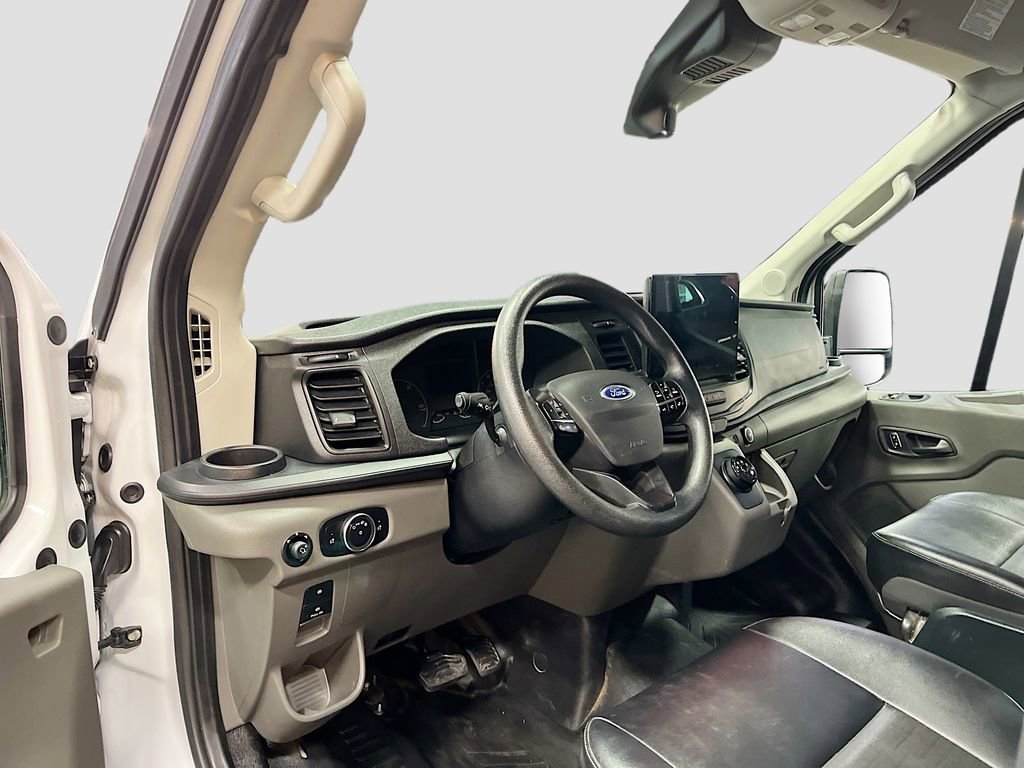 Used 2023 Ford E-Transit Medium Roof image 9