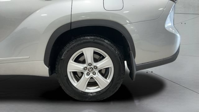 Used 2020 Toyota Highlander LE AWD/4WD image 27
