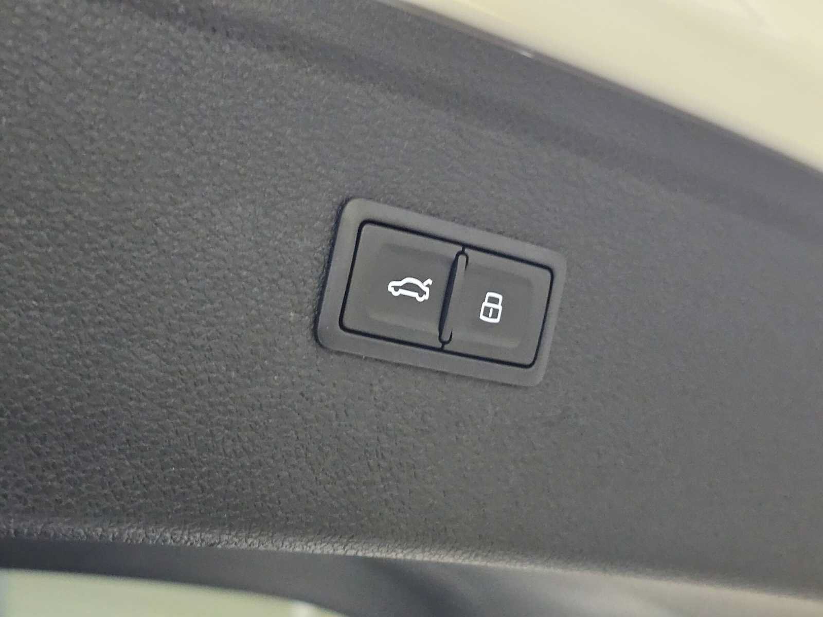 Used 2023 Audi Q5 e Prestige w/ Prestige Package AWD/4WD image 17