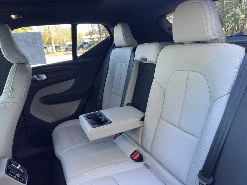 Used 2020 Volvo XC40 T4 Inscription image 24