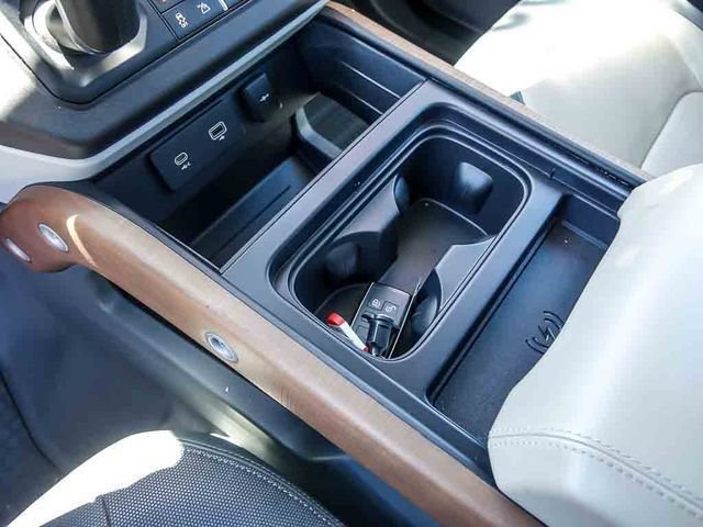 Used 2022 Land Rover Defender 90 X-Dynamic HSE AWD/4WD image 24