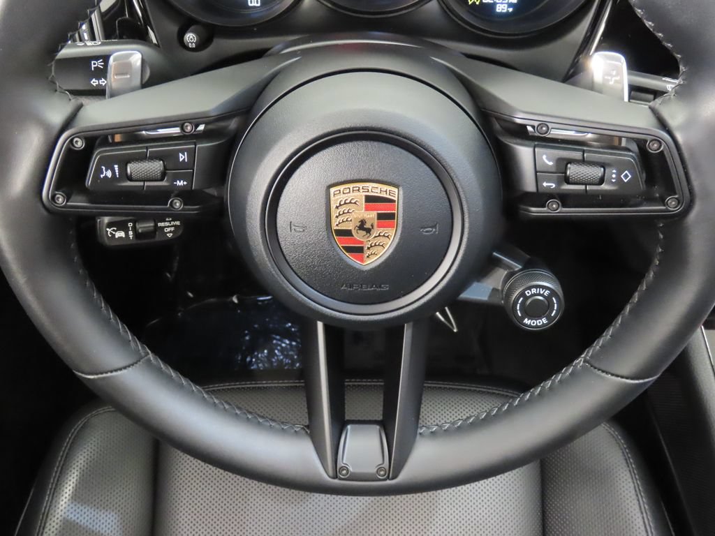 Certified 2026 Porsche Macan AWD/4WD image 18