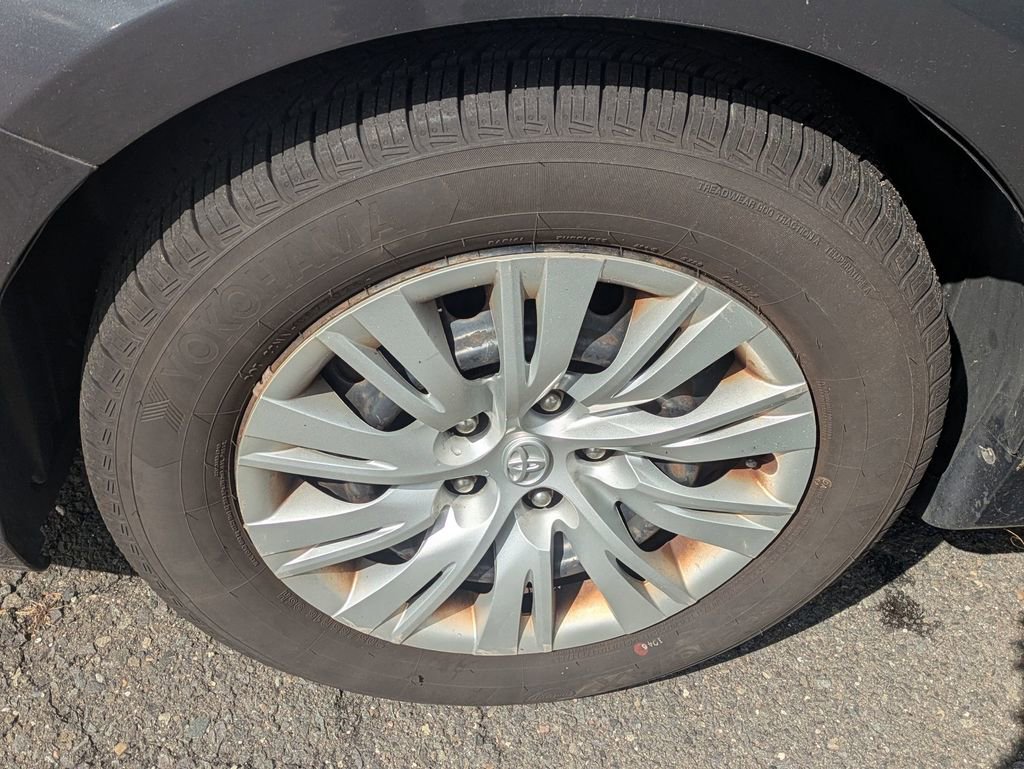 Used 2012 Toyota Camry LE image 7