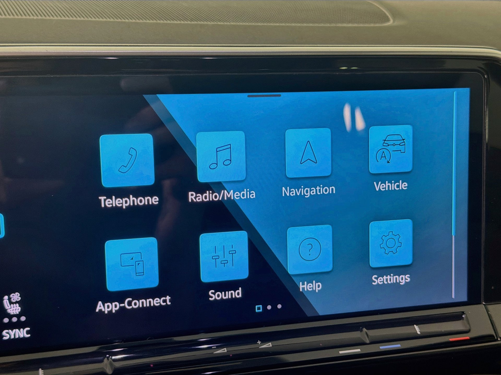 Certified 2024 Volkswagen Atlas SE FWD image 13