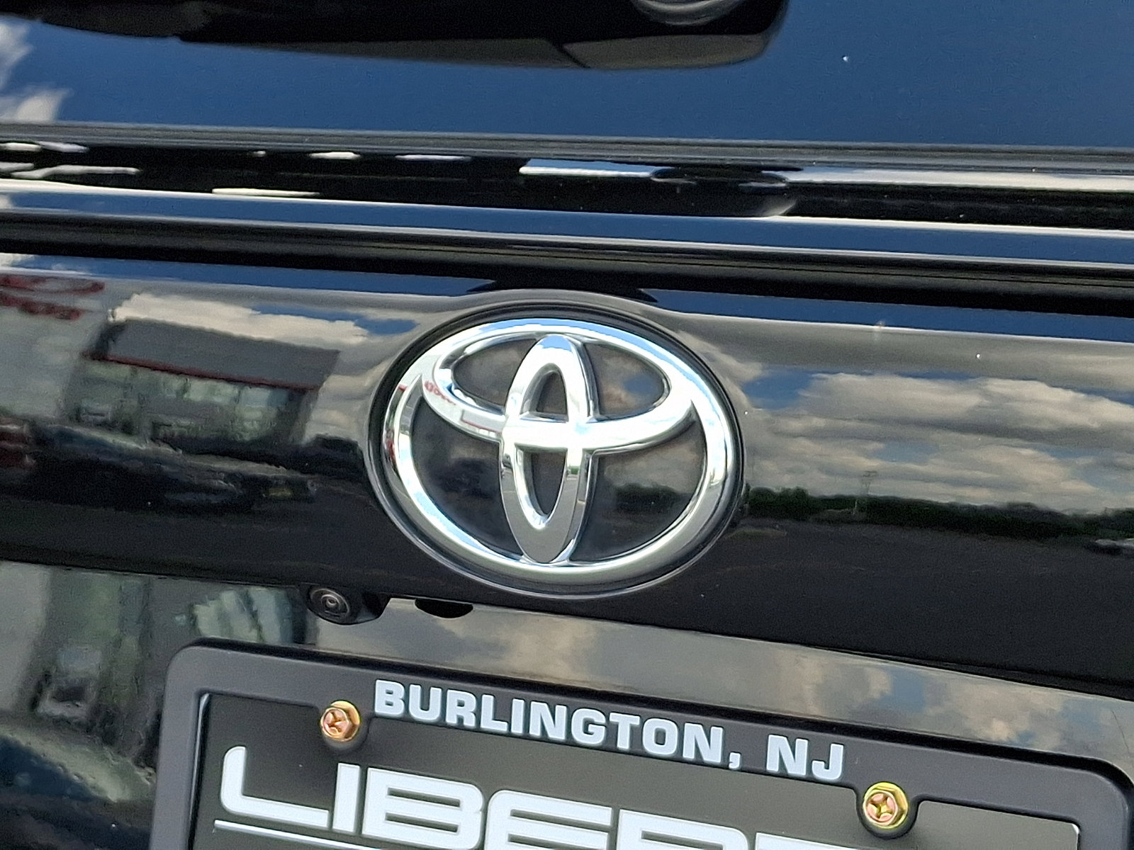 Used 2024 Toyota RAV4 XLE w/ Convenience Package image 32