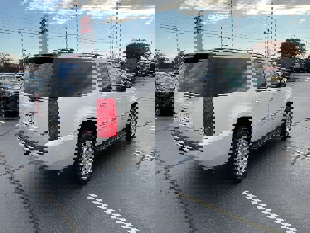 Used 2010 GMC Yukon XL SLT w/ SLT-2 Equipment Package image 20