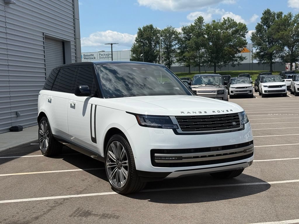 Used 2025 Land Rover Range Rover Long Wheelbase SE AWD/4WD image 6