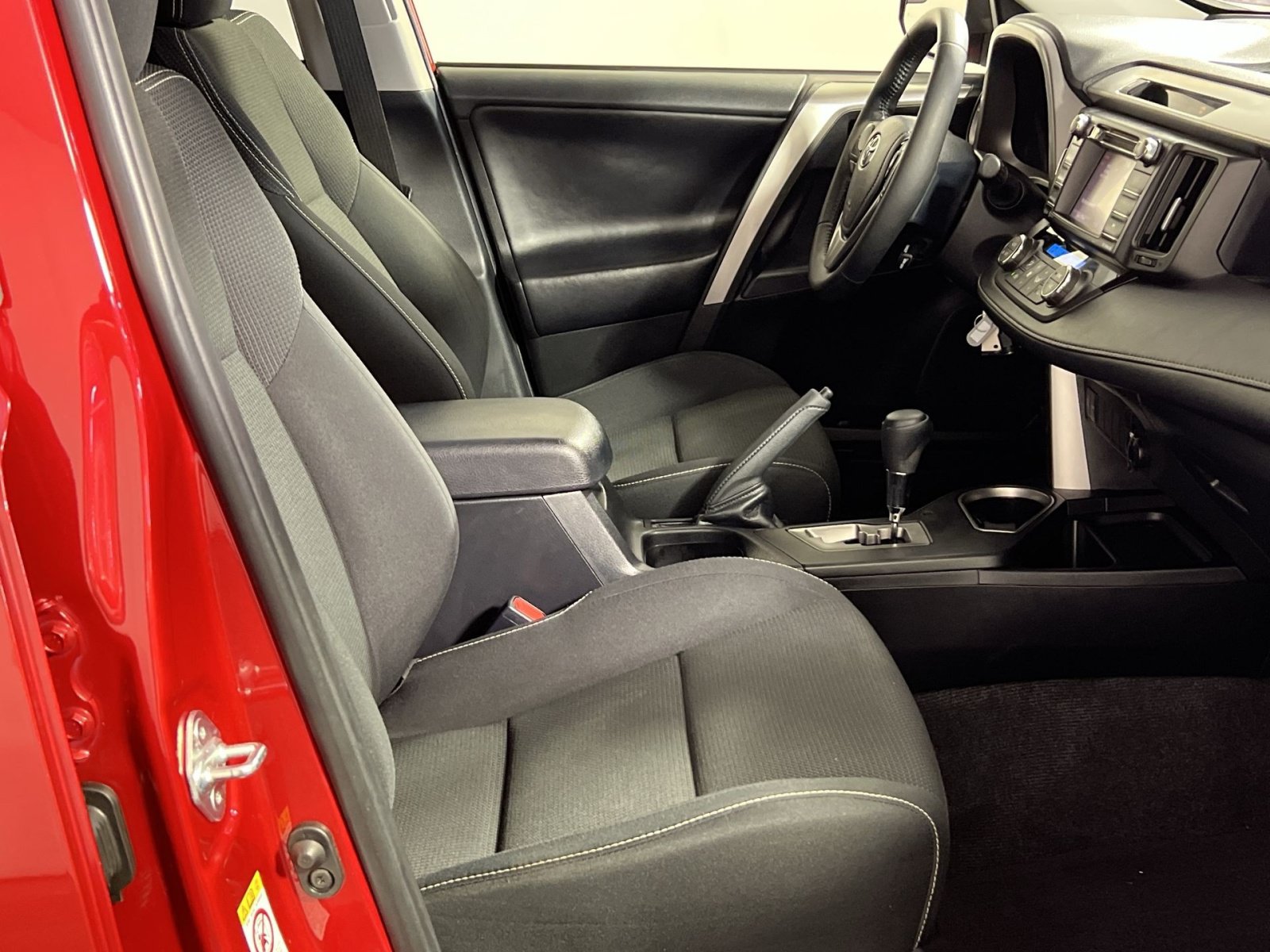 Used 2017 Toyota RAV4 XLE w/ Carpet Mat Package AWD/4WD image 28
