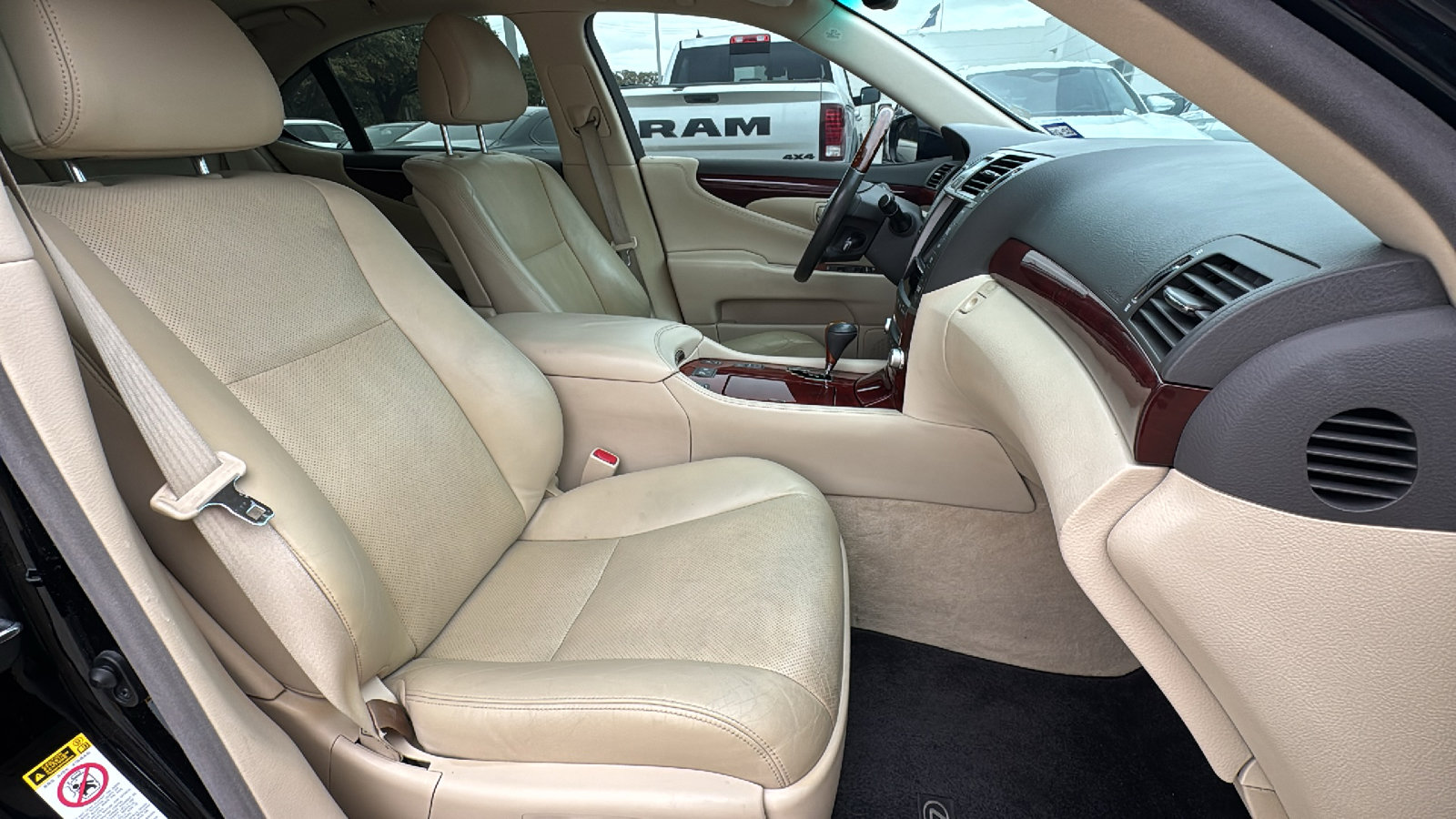 Used 2011 Lexus LS 460 w/ Comfort Pkg image 32